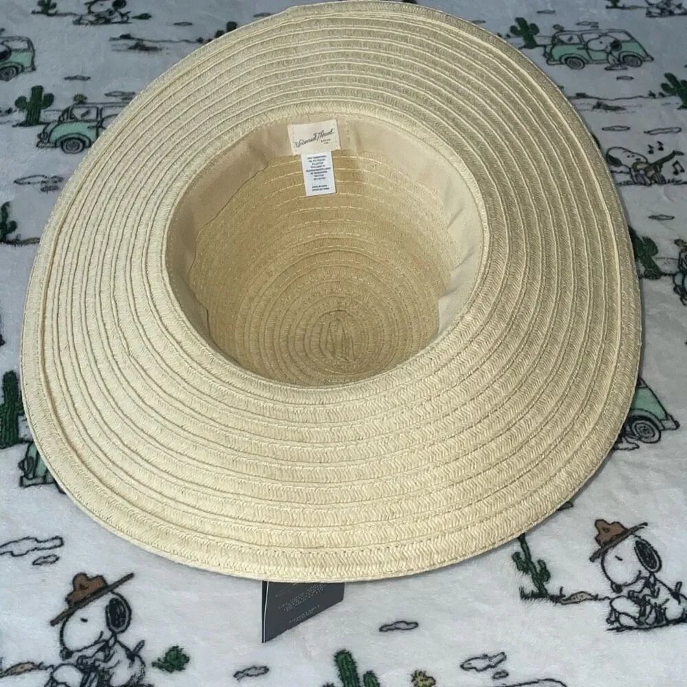Universal thread women’s tan straw hat beach pool hat size small/medium NWT